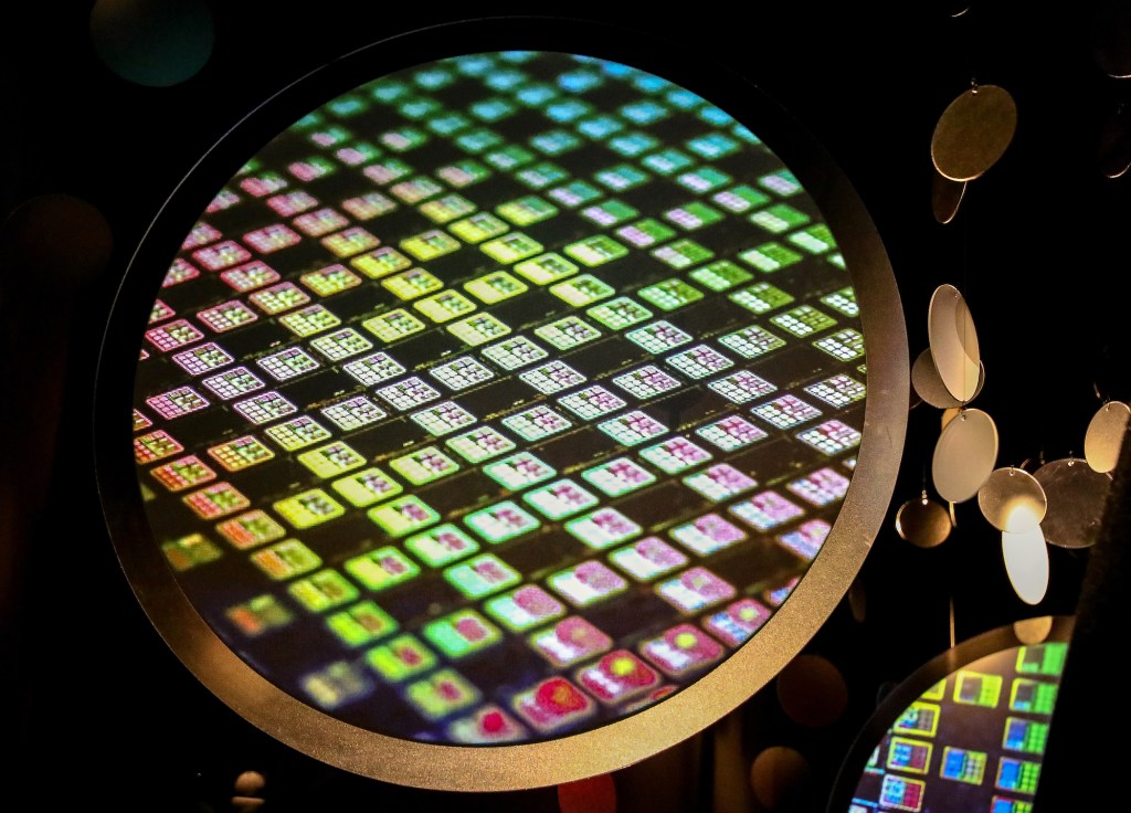 TSMC Detiene Envíos de Chips a Huawei: ¿El Fin de la IA en China?